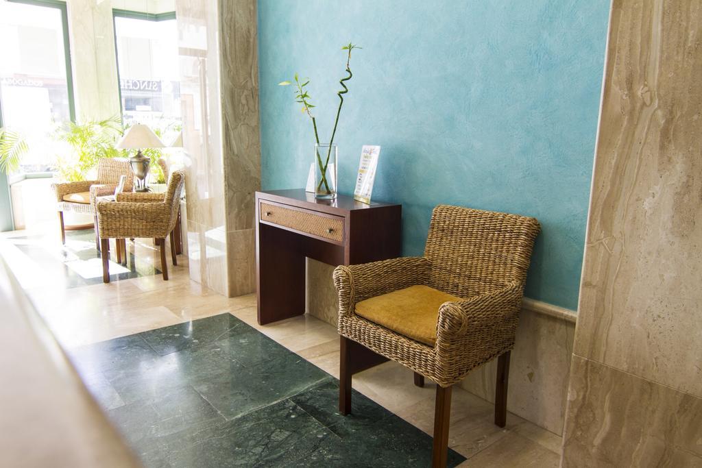 Apartamentos Jimmy Nerja Luaran gambar
