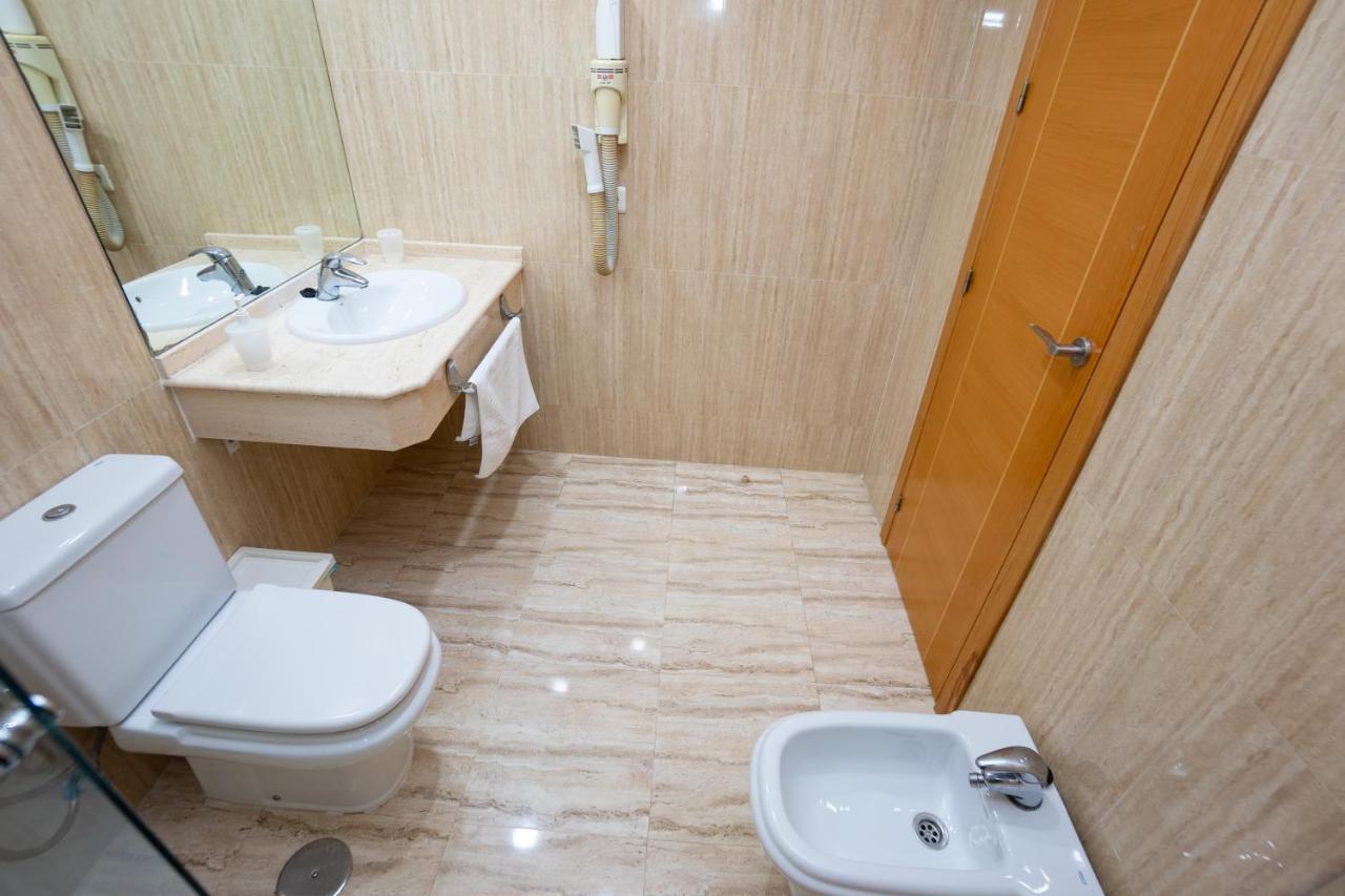 Apartamentos Jimmy Nerja Luaran gambar
